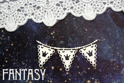 Чипборд Fantasy "Растяжка с флажками 1392" размер 8,1*3,6 см